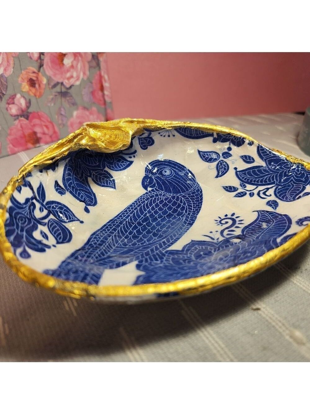 DECOUPAGE CLAM SHELL DECOUPAGE BLUE BIRD ON A CLAM SHELL TRINKET DISH - Picture 5 of 10